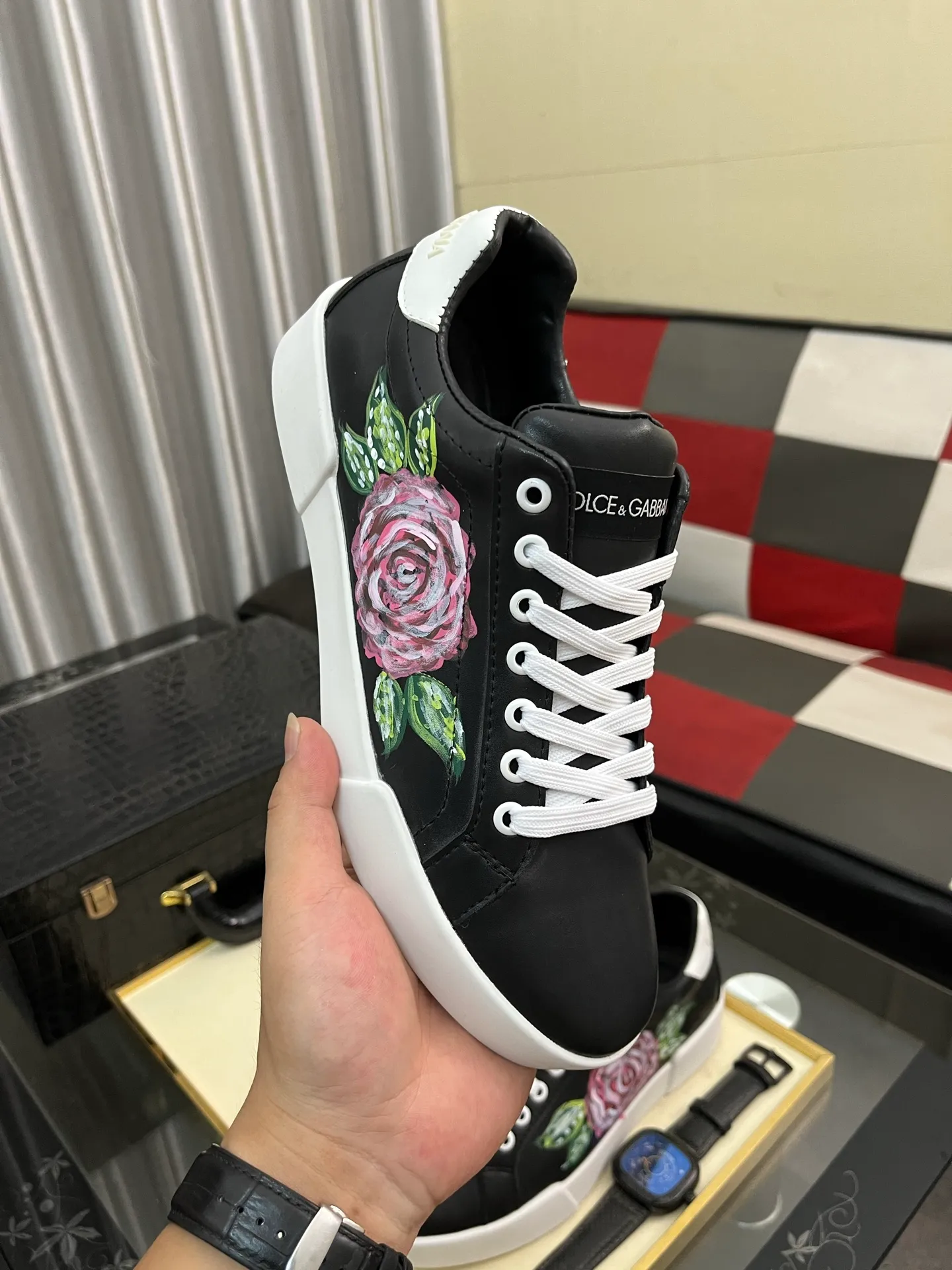 Men's shoes 💰440⌚️⌚️DG's latest popular 🔥🔥casual shoes, the tongue has the brand's iconic details, and the combination of silk cowhide and cow suede enhances the style. Fashionable and versatile, it can complement any look. Create an exquisite design with unique dynamic vitality and modern atmosphere, showing modern elegance. Size: 35-46